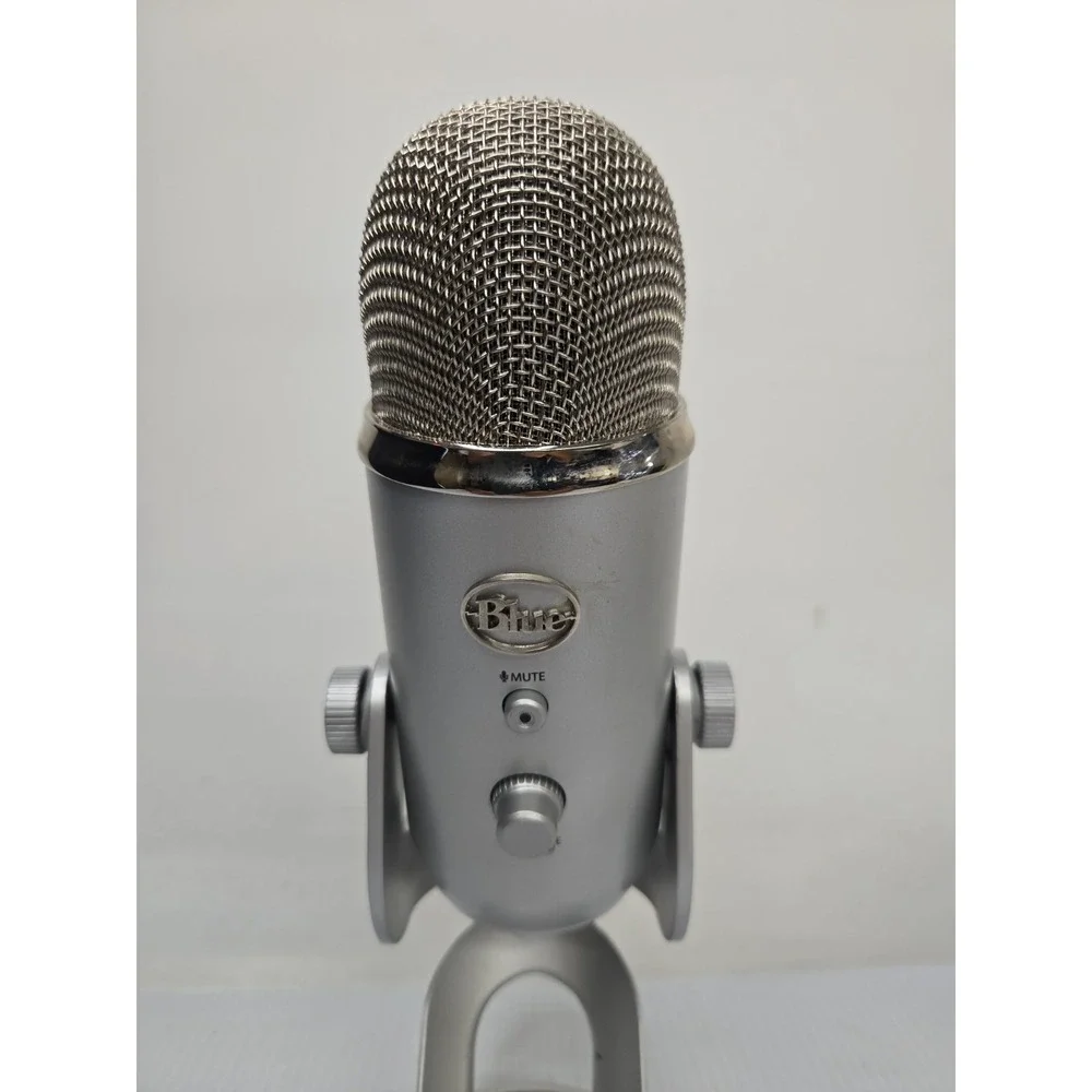 Blue Yeti Professional Multi-Pattern USB Condenser Microphone (Missing Cord)